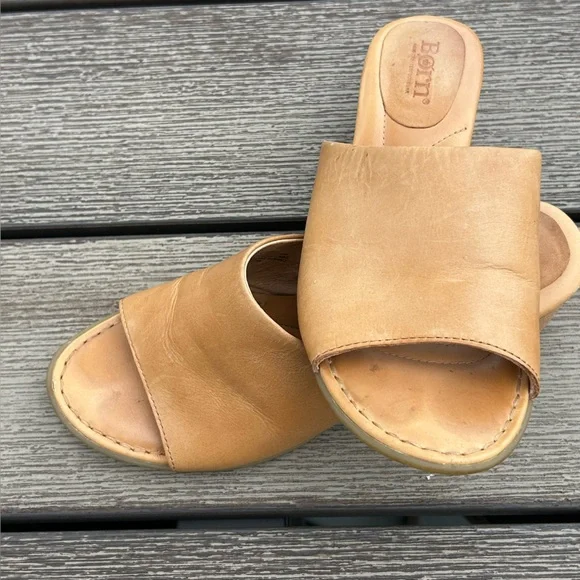 Born Women's Light Brown Leather Clogs - Picture 5 of 8
